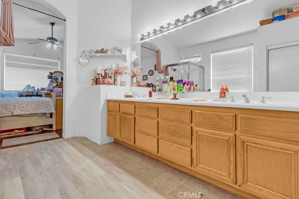1096 1096 Casandra, Corona, California 92879 home-pic-28