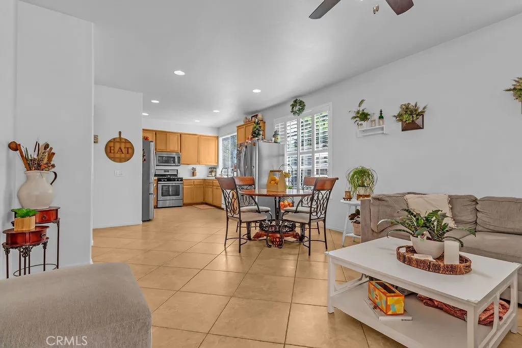1096 1096 Casandra, Corona, California 92879 home-pic-32
