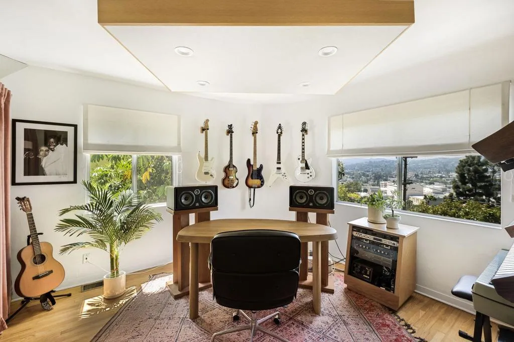 2133 Mayview Drive, Los Angeles, California 90027 home-pic-22