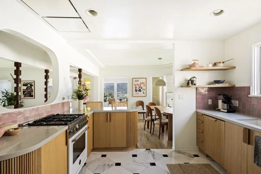 2133 Mayview Drive, Los Angeles, California 90027 home-pic-8