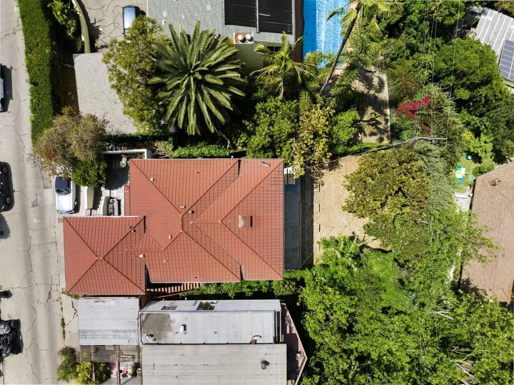 2133 Mayview Drive, Los Angeles, California 90027 home-pic-25