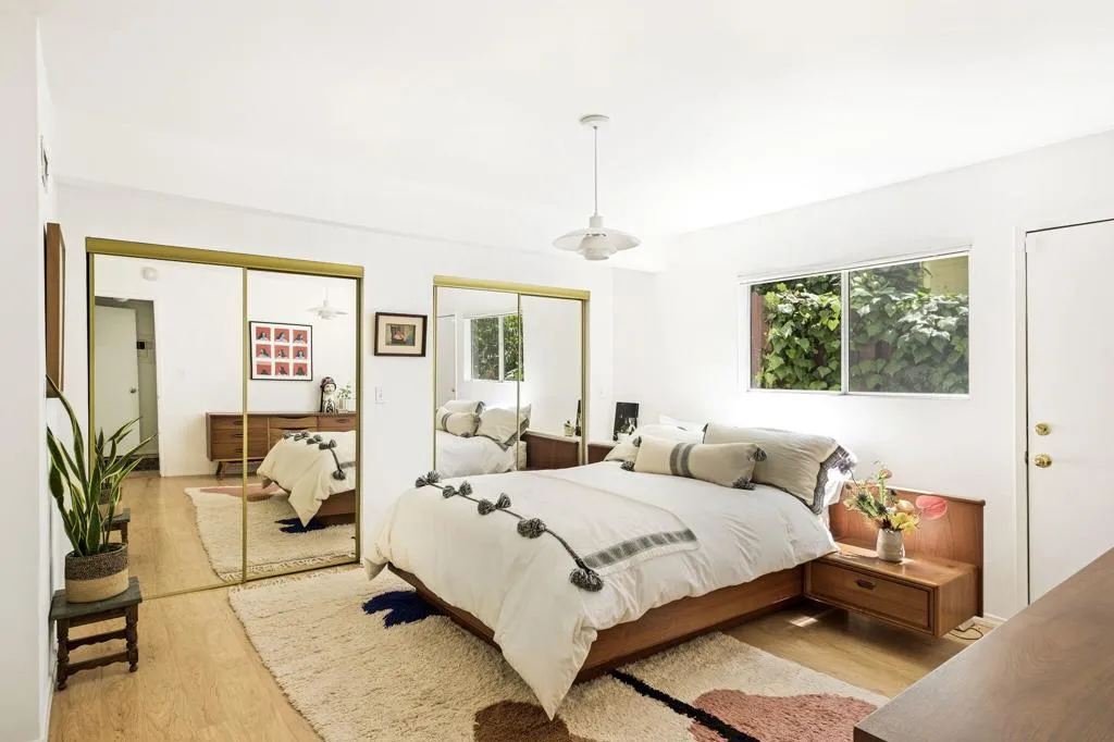 2133 Mayview Drive, Los Angeles, California 90027 home-pic-16