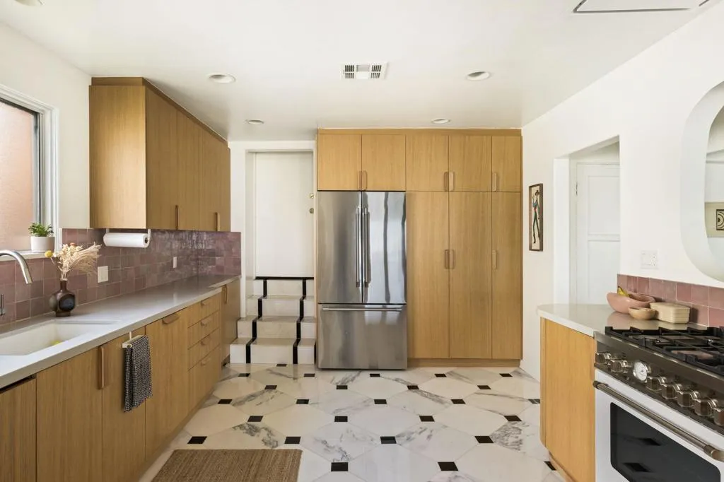 2133 Mayview Drive, Los Angeles, California 90027 home-pic-11