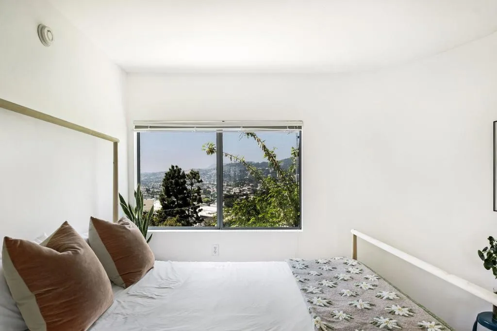 2133 Mayview Drive, Los Angeles, California 90027 home-pic-20