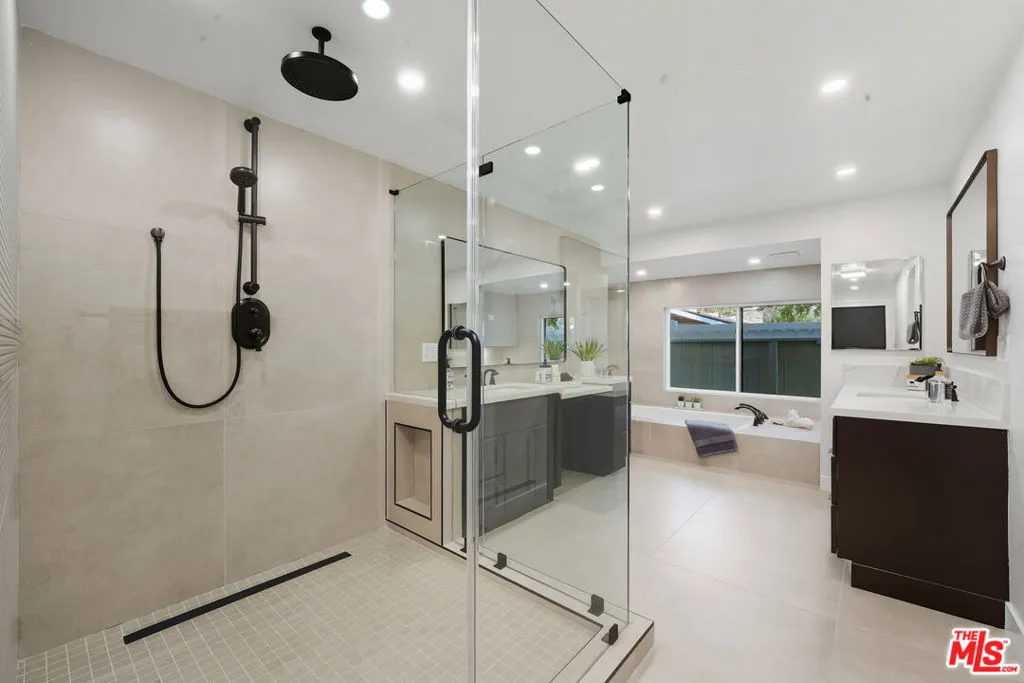 1920 Yucca Avenue, Fullerton, California 92835 home-pic-15