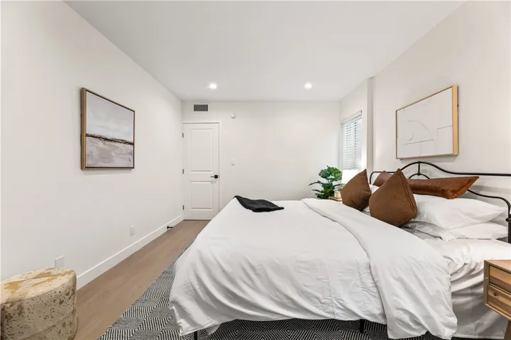 18307 #7 Burbank Blvd, Tarzana, California 91356