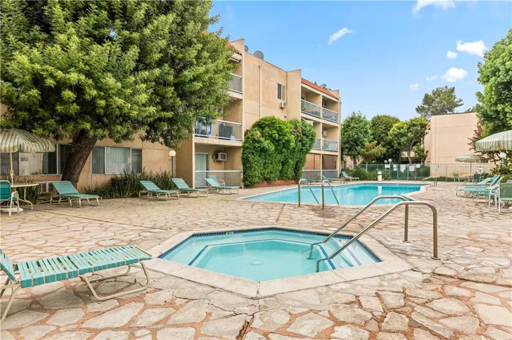18307 #7 Burbank Blvd, Tarzana, California 91356