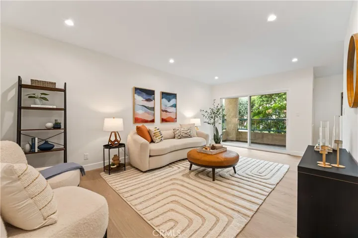 18307 #7 Burbank Blvd, Tarzana, California 91356