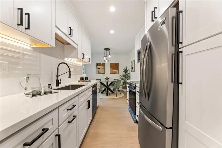 18307 #7 Burbank Blvd, Tarzana, California 91356