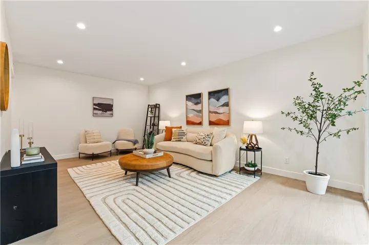 18307 #7 Burbank Blvd, Tarzana, California 91356