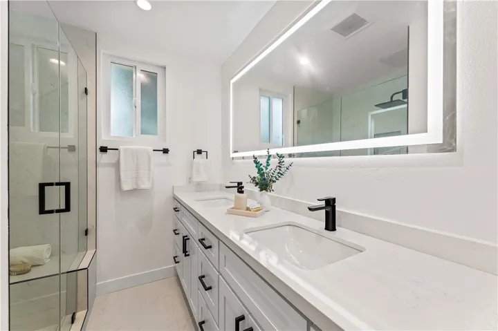 18307 #7 Burbank Blvd, Tarzana, California 91356