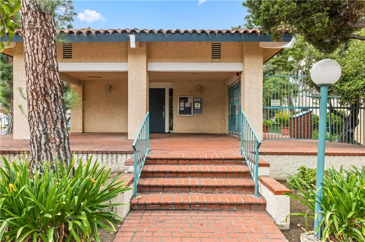 18307 #7 Burbank Blvd, Tarzana, California 91356