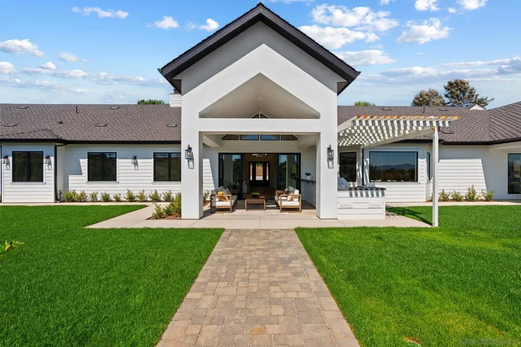 5120 Creek Oak Dr, Fallbrook, California 92028 home-pic-3