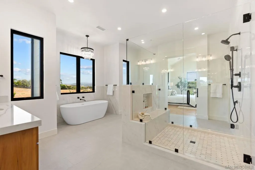 5120 Creek Oak Dr, Fallbrook, California 92028 home-pic-11
