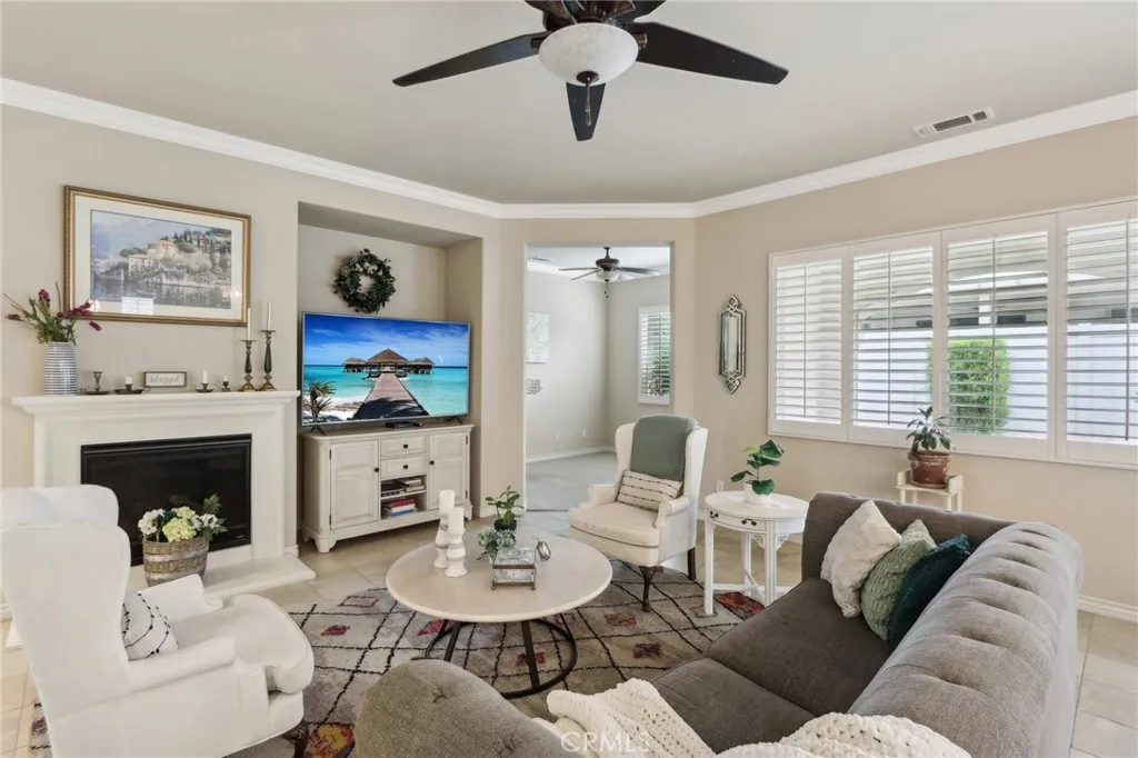 1654 Camino Cresta, Hemet, California 92545 home-pic-2