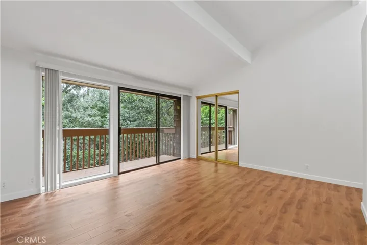 Upstairs primary bedroom with newly installed laminate flooring, newly installed vertical blinds and
newly replaced balcony, ideal for quiet relaxation