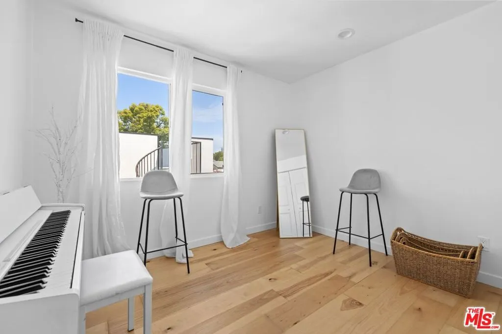 3170 Glenmanor Place, Los Angeles, California 90039 home-pic-39