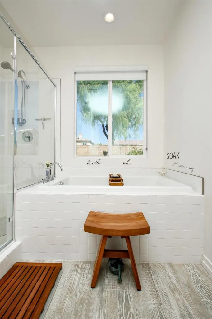 13868 Avenida La Vis, Desert Hot Springs, California 92240 home-pic-25