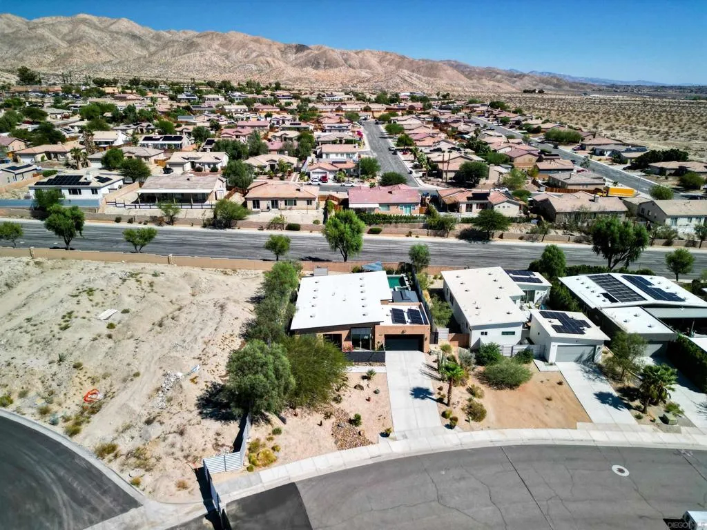 13868 Avenida La Vis, Desert Hot Springs, California 92240 home-pic-44