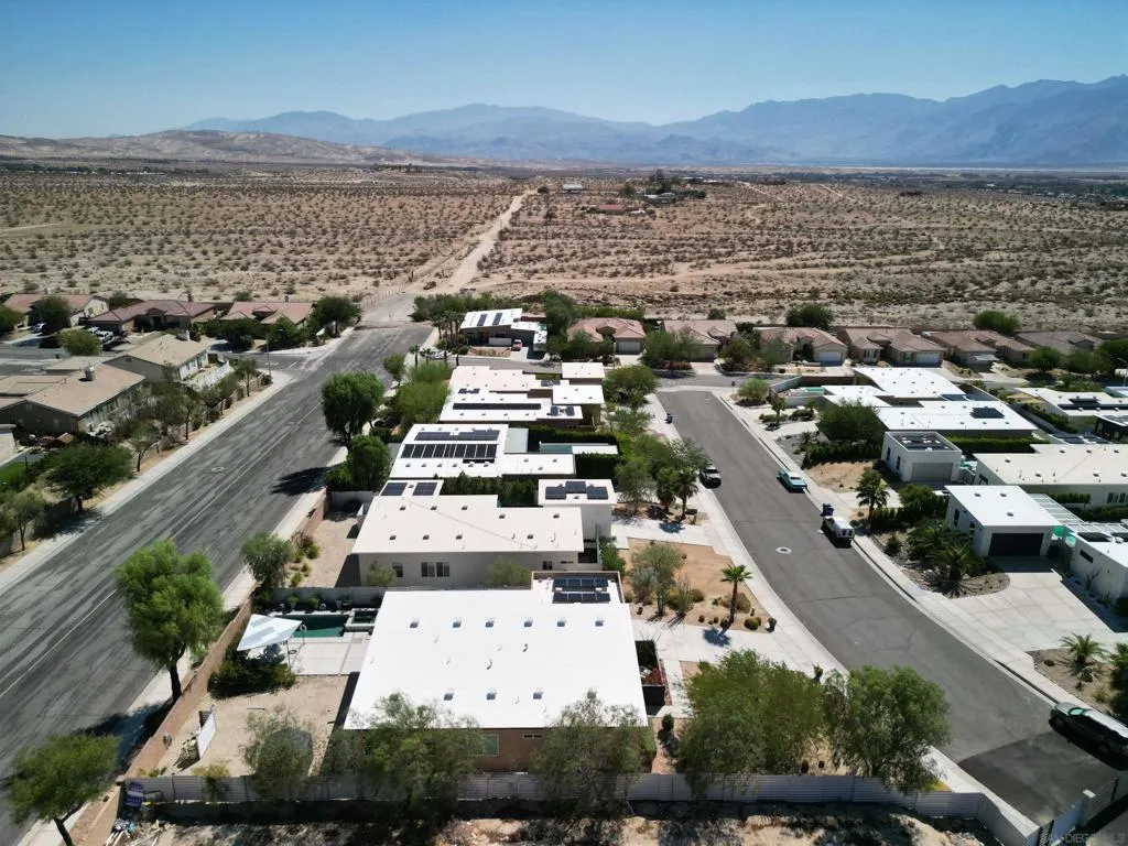 13868 Avenida La Vis, Desert Hot Springs, California 92240 home-pic-43