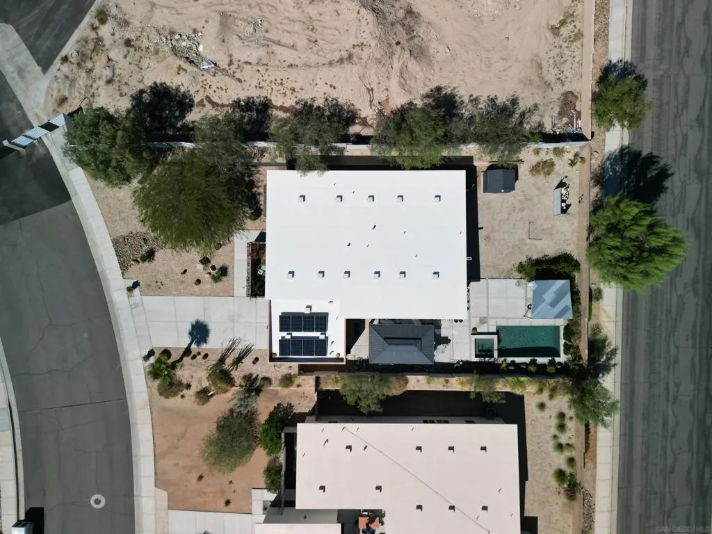 13868 Avenida La Vis, Desert Hot Springs, California 92240 home-pic-45
