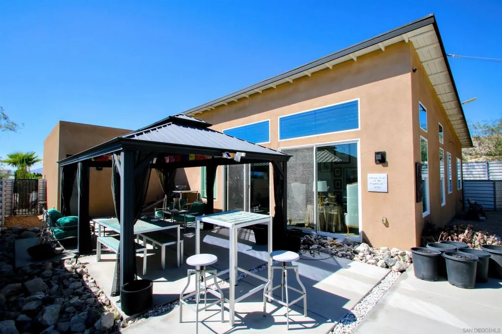 13868 Avenida La Vis, Desert Hot Springs, California 92240 home-pic-36