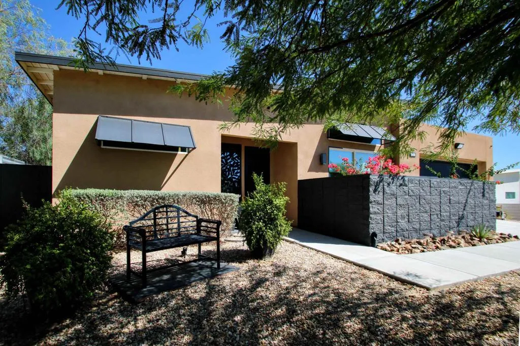 13868 Avenida La Vis, Desert Hot Springs, California 92240 home-pic-4