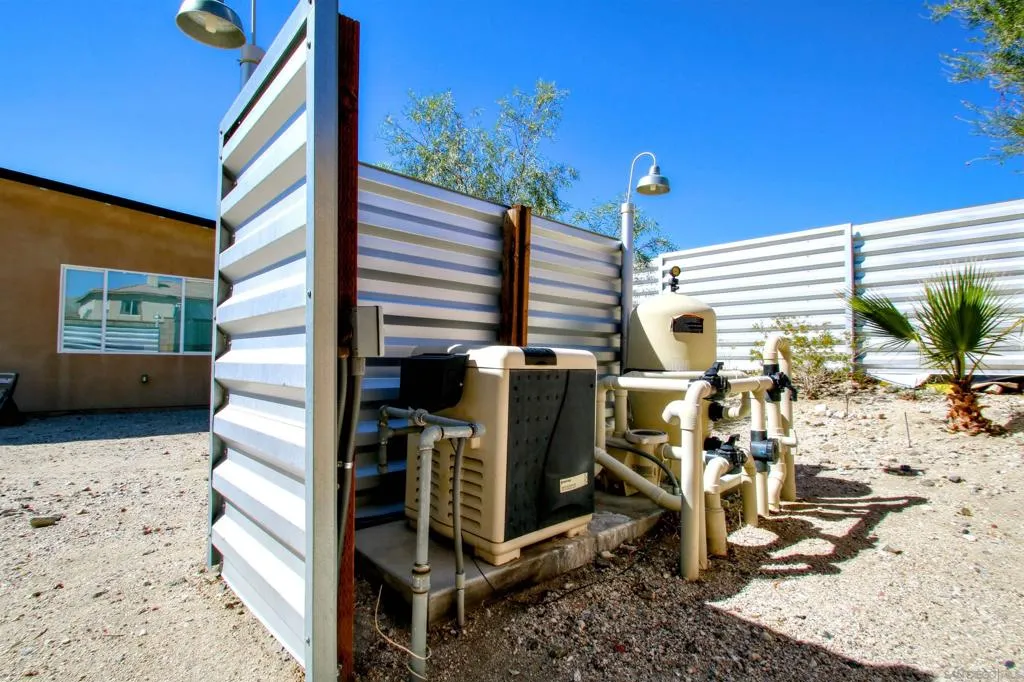 13868 Avenida La Vis, Desert Hot Springs, California 92240 home-pic-41
