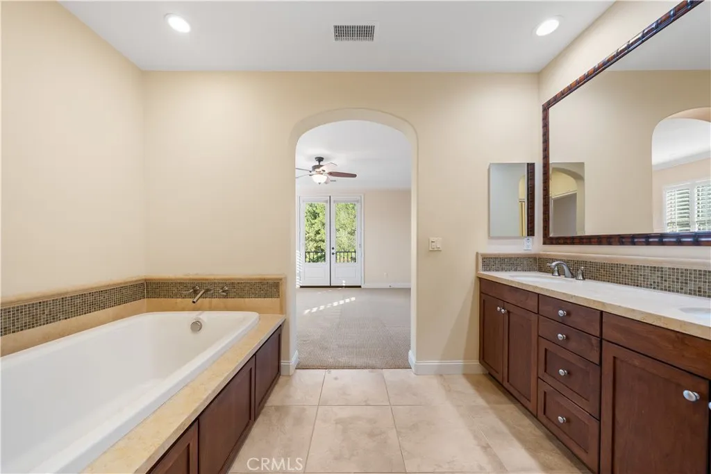 34 34 Upperbend, Irvine, California 92618 home-pic-21