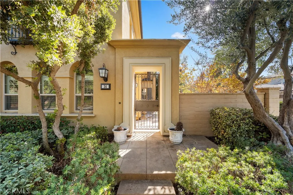34 34 Upperbend, Irvine, California 92618 home-pic-2