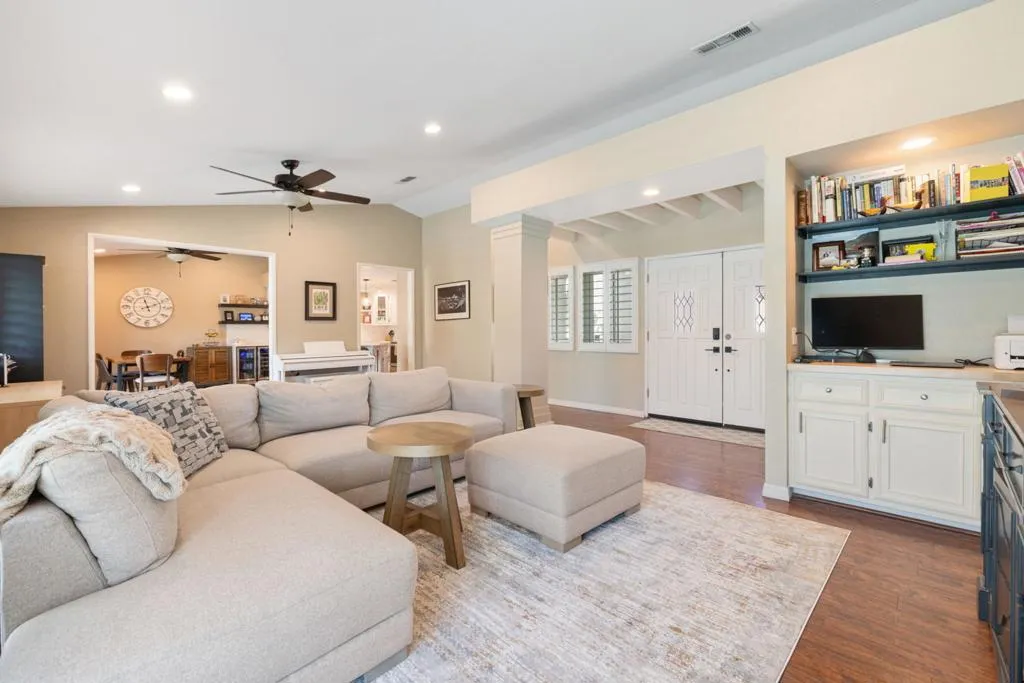 43911 La Carmela Drive, Palm Desert, California 92211 home-pic-6