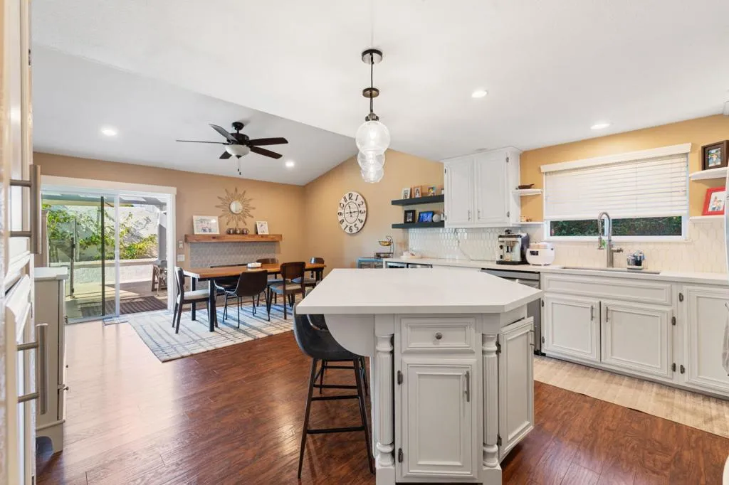 43911 La Carmela Drive, Palm Desert, California 92211 home-pic-2