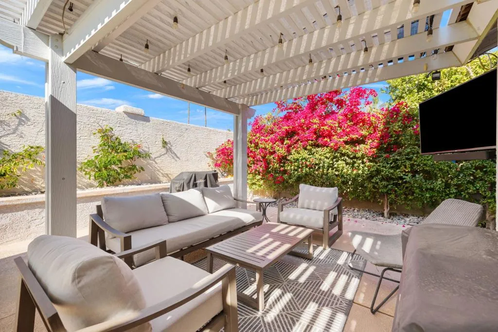 43911 La Carmela Drive, Palm Desert, California 92211 home-pic-1