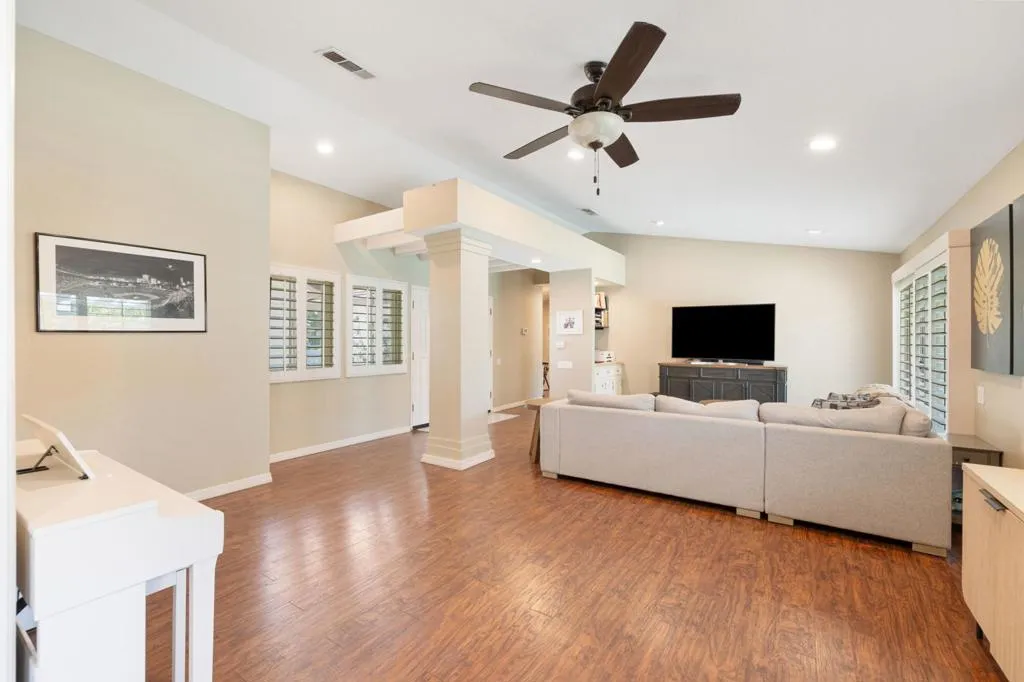 43911 La Carmela Drive, Palm Desert, California 92211 home-pic-17