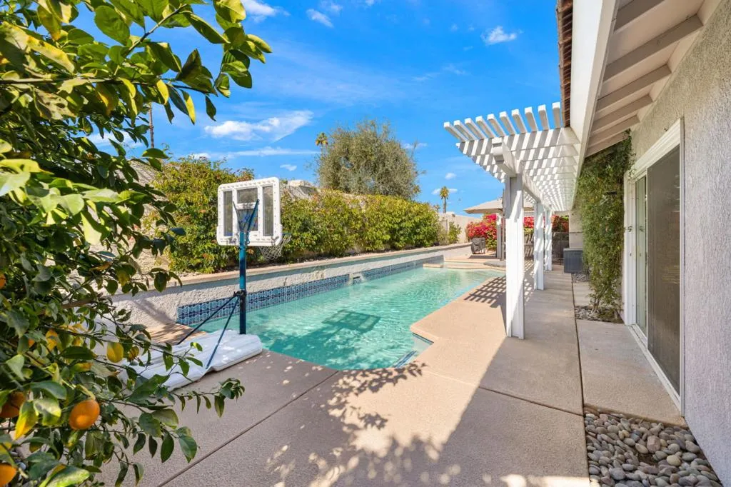 43911 La Carmela Drive, Palm Desert, California 92211 home-pic-46