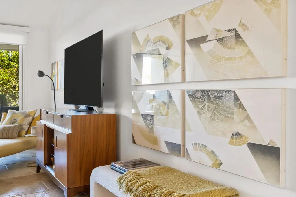 2077 S Caliente Drive, Palm Springs, California 92264 home-pic-17