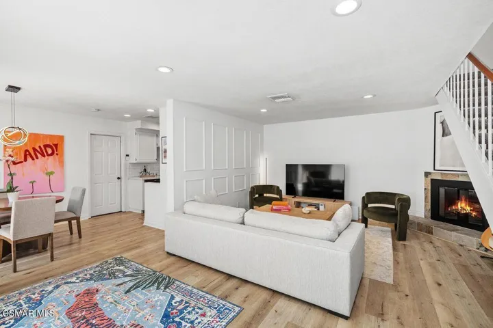 5_11909603_183771_183771-EI-105