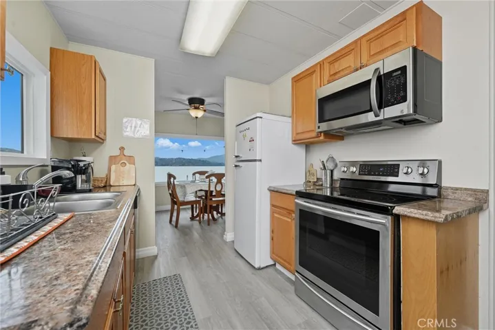 13225 Lakeshore Drive, Clearlake, California 95424