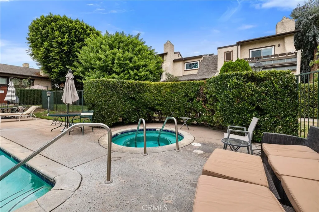 13561 Valerio Street A, Van Nuys, California 91405 home-pic-33