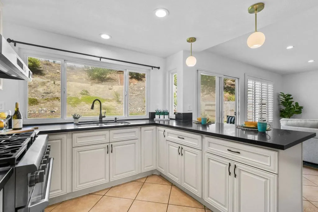 1002 Cholla Place, Chula Vista, California 91910 home-pic-11