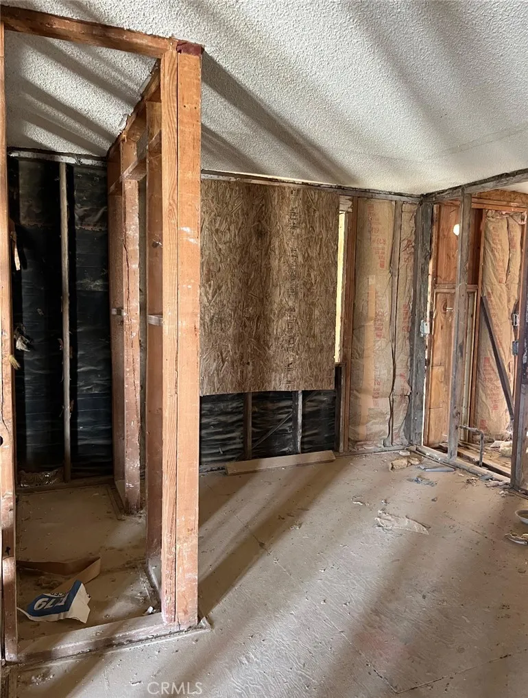 14588 Locust, Lucerne Valley, California 92356 home-pic-3