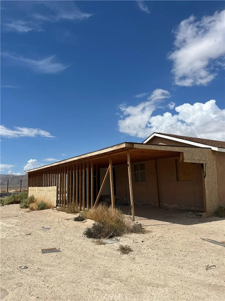 14588 Locust, Lucerne Valley, California 92356 home-pic-10