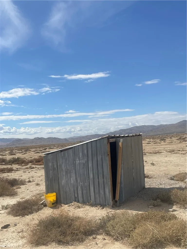 14588 Locust, Lucerne Valley, California 92356 home-pic-16