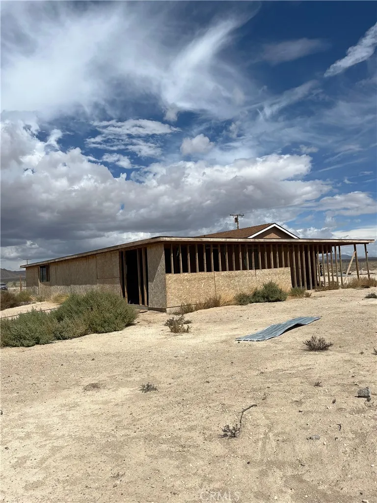 14588 Locust, Lucerne Valley, California 92356 home-pic-2