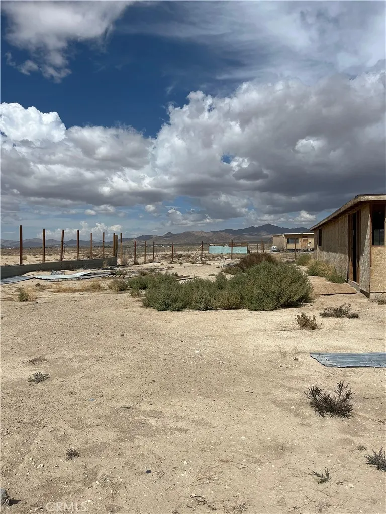 14588 Locust, Lucerne Valley, California 92356 home-pic-12