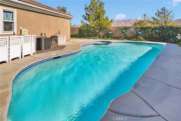 Private Pool & Spa with view of the mountains