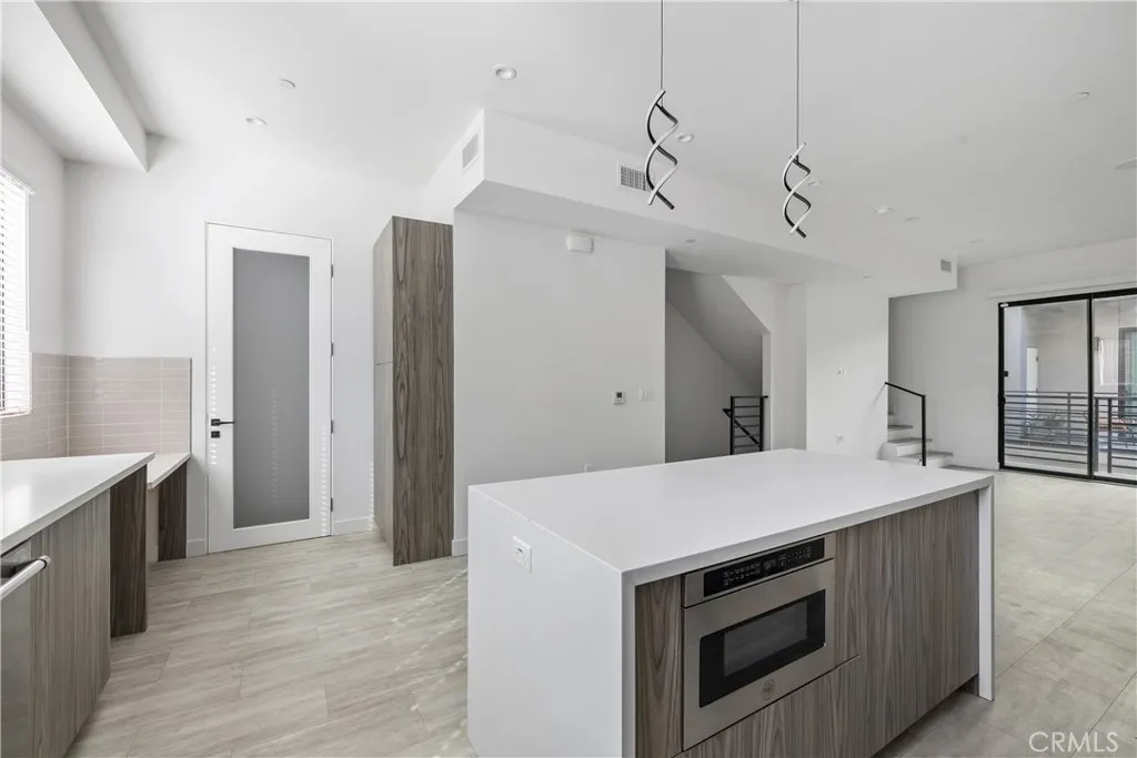 6719 Sepulveda Boulevard, Van Nuys, California 91411 home-pic-21