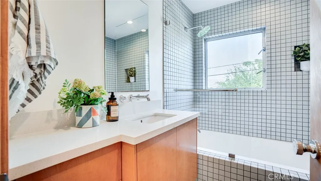 854 W Avenue 37, Los Angeles, California 90065 home-pic-46