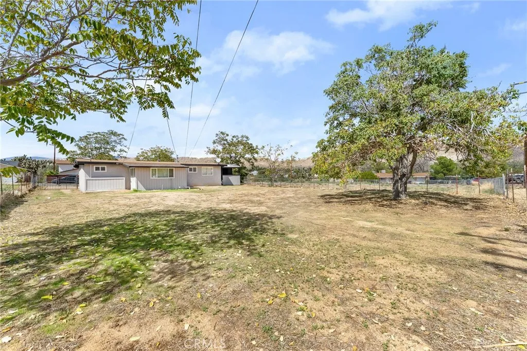7427 Acoma Trail, Yucca Valley, California 92284 home-pic-0