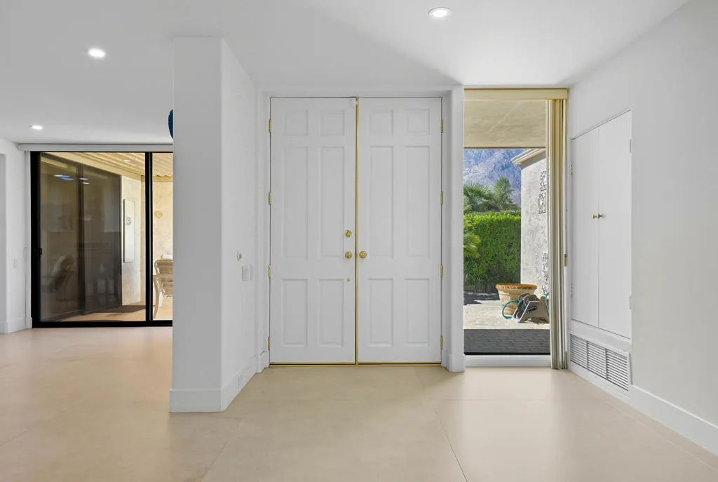 3520 E Bogert Trail E, Palm Springs, California 92264 home-pic-12